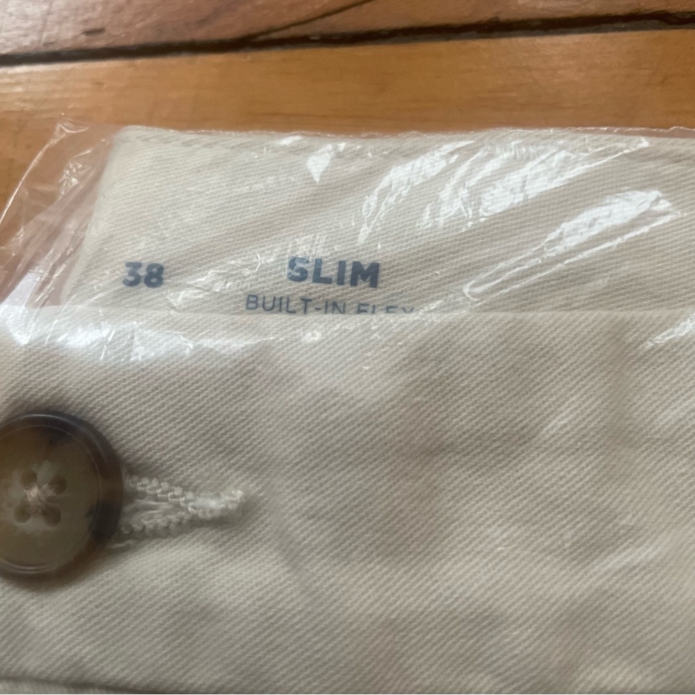 NWT Slim Built-In Flex Rotation 5-inch Inseam Chino Shorts in Wishbone​ - Picture 5 of 9